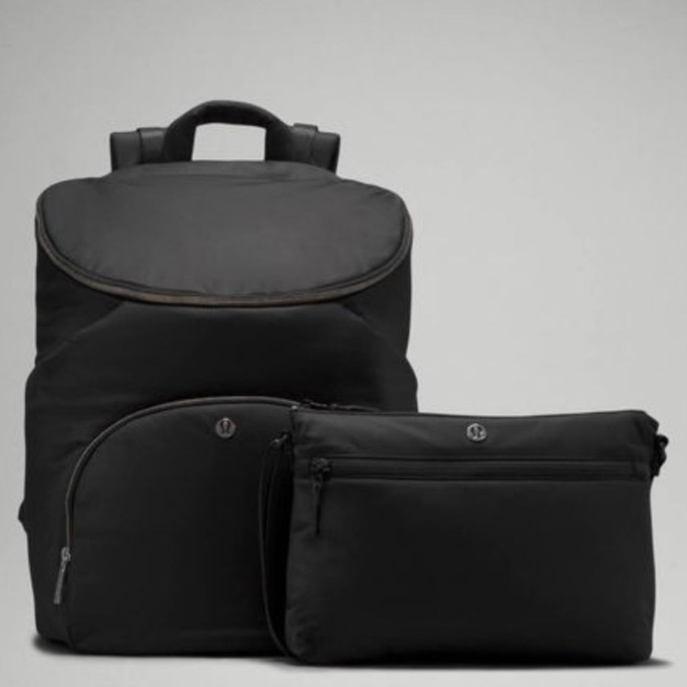 Lululemon New Parent Backpack Black Silver
Drop Diaper Bag 17L